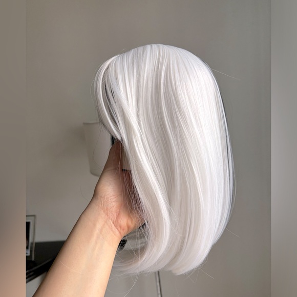 Cruella de Vil Sleek Bob Wig w/ Bangs – Gently Used, Adjustable & Chic! - Picture 2 of 3